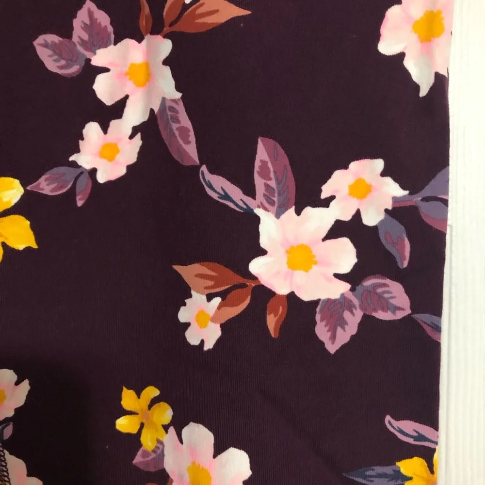 PINK Victoria’s Secret floral leggings women’s size medium - Picture 3 of 8
